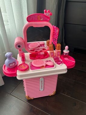 Glitz Girls Suitcase Vanity and Accessories